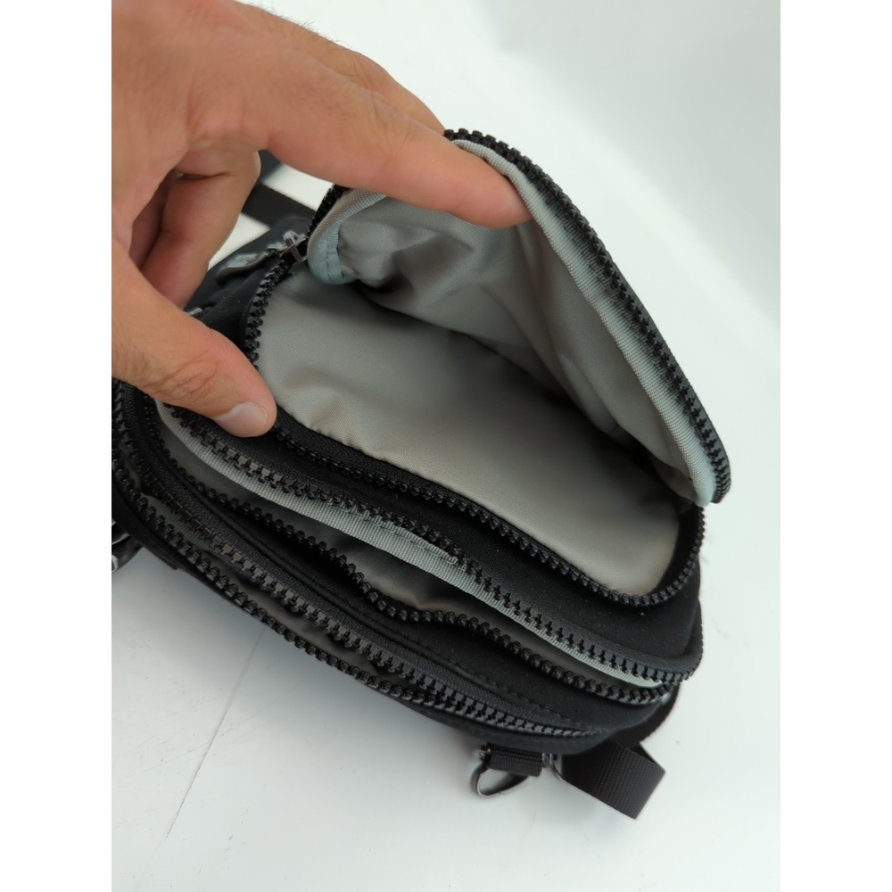 Baggallini Crossbody Bag 7x6x 3 Black - Picture 6 of 7